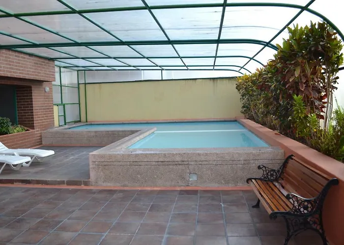 Fontana: Location + Pool